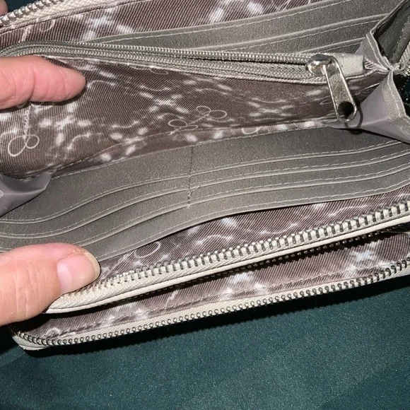 Jessica Simpson Taupe Bow Back Zip Wallet Wristlet 8” X 4.5” X 1” NWOT - Picture 9 of 16